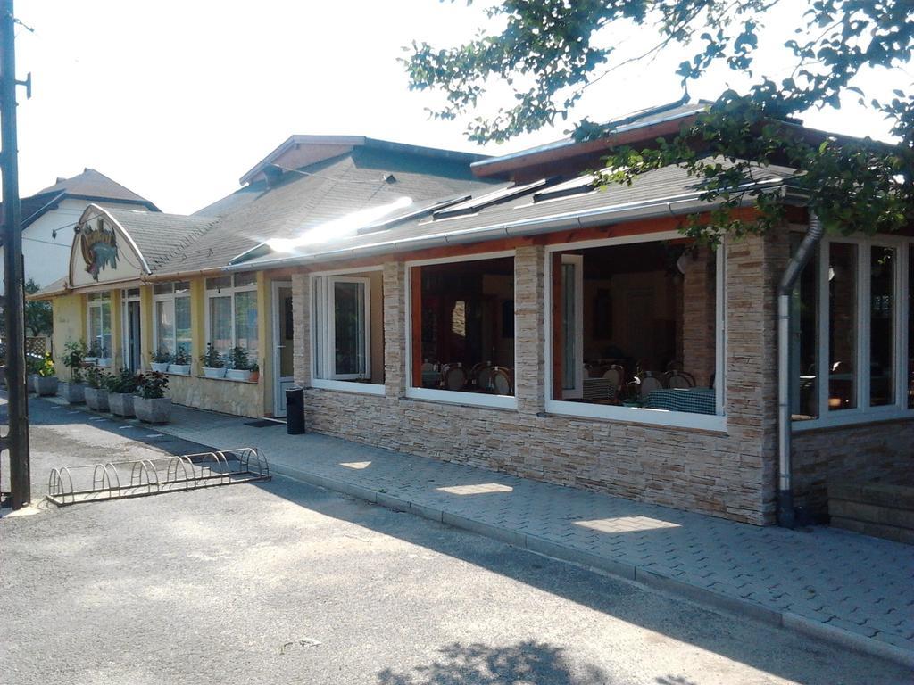Bundics Vendeghazak Bed & Breakfast Lenti Luaran gambar
