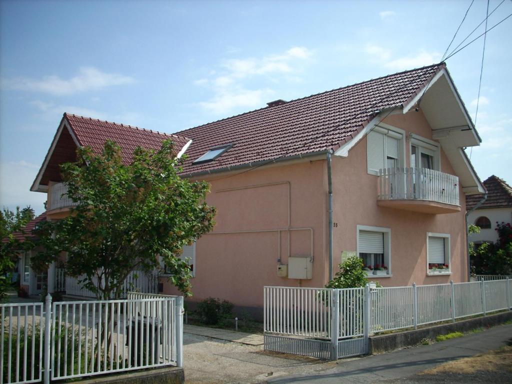 Bundics Vendeghazak Bed & Breakfast Lenti Bilik gambar